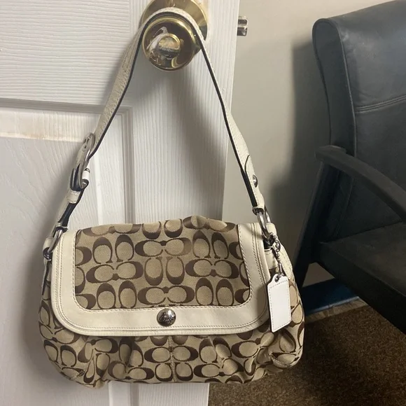 Coach Signature Canvas Hobo F13739 - Picture 2 of 8